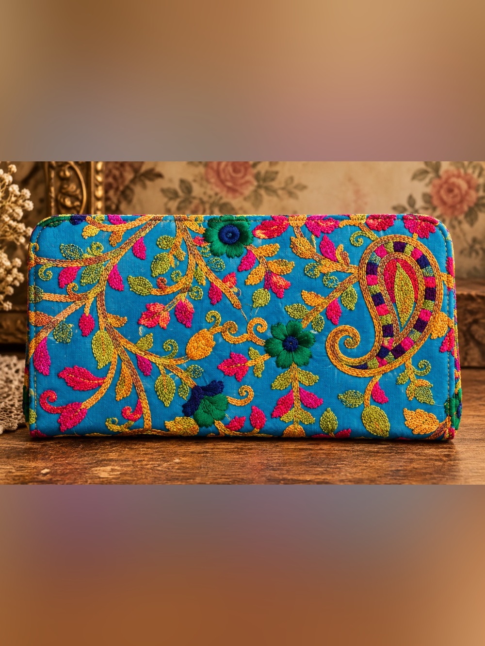 Vintage Embroidered Floral clutch zip some discoloration inside great vintage